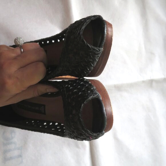 STEVE By Steve Madden Black Woven Leather Platform Peep Toe Votive Pumps - Picture 8 of 16